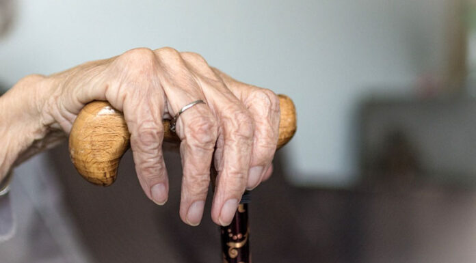 Nonnina di 91 anni dei Paesi Vesuviani finge di credere al raggiro e fa arrestare i truffatori
