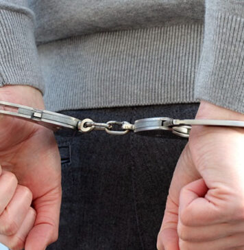 Acquisti per migliaia di euro con carte clonate, arrestate due donne