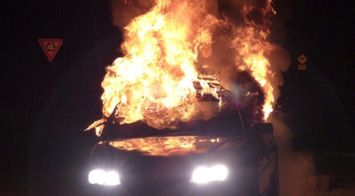 Somma Vesuviana, a fuoco l’auto del papà di un ex consigliere comunale