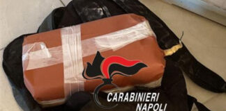 Notte di paura a Boscoreale, bomba e sei colpi di pistola contro bar e sala scommesse