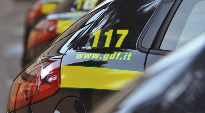 Divise dei carabinieri, armi e mazze da baseball: fermati padre e figlio a Poggiomarino