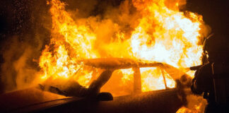 Incendia l’auto: “L’ho fatto per amore”