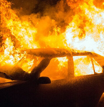 Auto in fiamme nei Paesi Vesuviani: è di una donna insospettabile