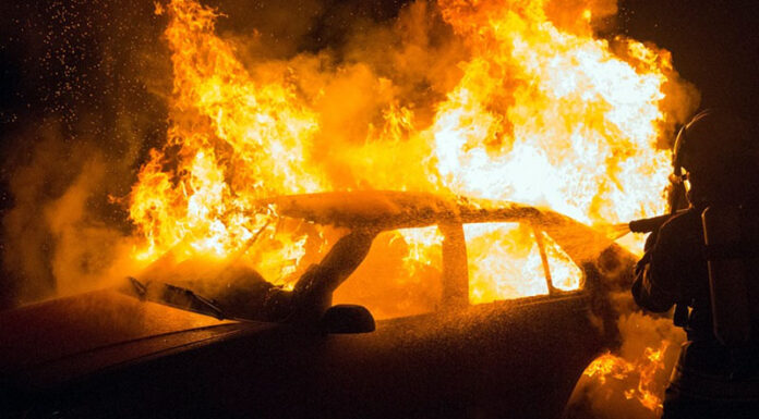 A fuoco deposito di auto a San Giuseppe Vesuviano