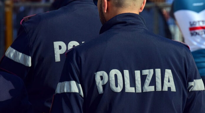 Poliziotti in piazza a San Giuseppe Vesuviano, chiedono più sicurezza