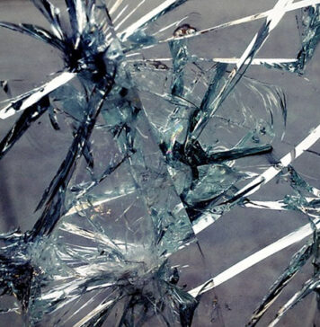 Sassaiola contro bus, terrore a bordo