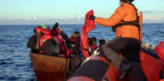 Sbarcano 69 migranti, sei sono minori