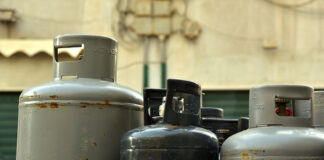 Apre la bombola del gas per fare saltare in area l’infermeria