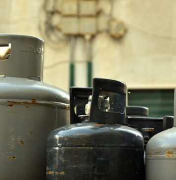 Apre la bombola del gas per fare saltare in area l’infermeria