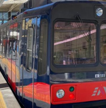 Dimezzate le fermate della Circumvesuviana: “Adesso bloccheremo i treni”