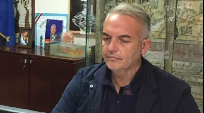 Dimissioni di massa, sfiduciato anche il sindaco di Somma Vesuviana