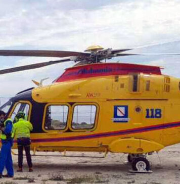 Ingoia le puntine della spillatrice, in eliambulanza al Santobono
