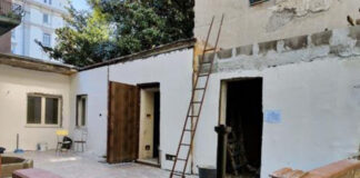 Lavori edili abusivi, tranciata la rete elettrica