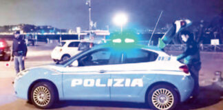 Spari in strada, 17enne colpito al petto