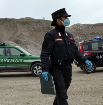 Rifiuti pericolosi e fanghi sotterrati tra noccioleti e frutteti del Vesuvio: 9 arresti