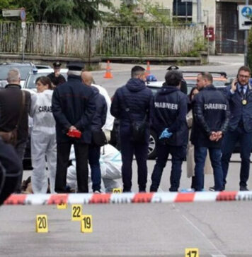 Improvvisa scarica di proiettili in strada: trovati 12 bossoli