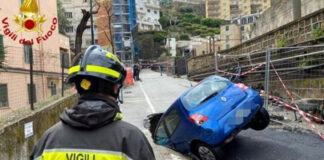 Maltempo, voragine inghiotte auto con conducente all’interno