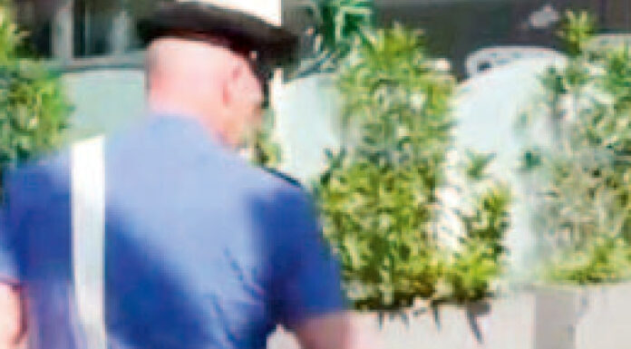 Bimba ferita a Sant’Anastasia, i due giovani con il mitra sono rampolli dei clan sommessi