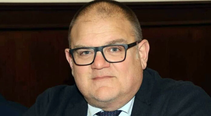 Poggiomarino, sindaco accusato anche di una videochiamata col boss in cella
