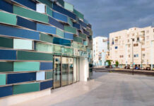 Incidente in Smart, 17enne si sveglia dal coma