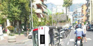 Auto si ribalta in Costiera, donna in ospedale