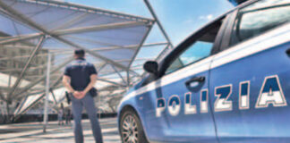 Massacrato da tre persone per un paio di auricolari