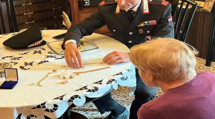 Si finge la figlia e porta via soldi ad anziane di Poggiomarino ed in Costiera