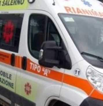 Rimprovero a scuola, prof preso a pugni dall’alunno finisce in ospedale