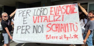 Stop al Reddito, protesta davanti alla sede Inps di Napoli