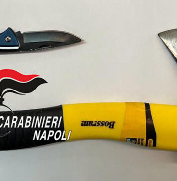 In giro con accetta e coltello, scoperto durante i controlli