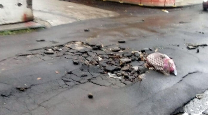 Poggiomarino, la pioggia danneggia strada appena riasfaltata. Il sindaco: “Ecco cosa è accaduto”