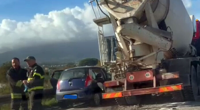 Scontro tra auto e camion, un morto sulla Statale 268