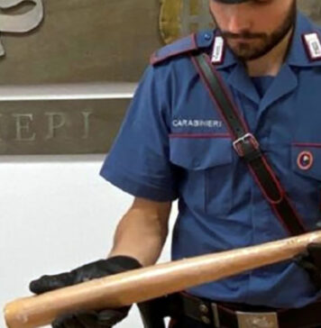 Pestato con una mazza da baseball, il questore chiude un bar a Pomigliano