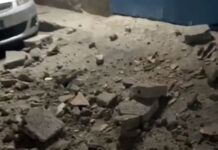 Crollano calcinacci, donna colpita in testa