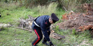 Corpo carbonizzato in un rudere a Poggiomarino: è omicidio