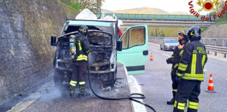 Ancora un camion a fuoco sull’A16