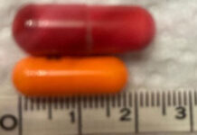 Farmaci proibiti venduti in strada, scatta il blitz