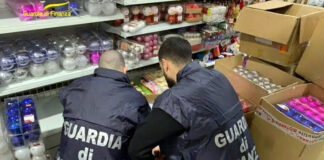 Blitz in depositi e negozi: sequestrati 90mila giocattoli pericolosi