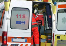 Docente finisce nel vuoto e muore