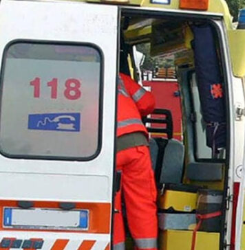 La badante lo cerca, lui era senza vita in garage