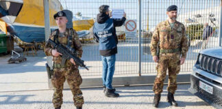 Movida selvaggia, uomini dell’Esercito presi a calci e pugni