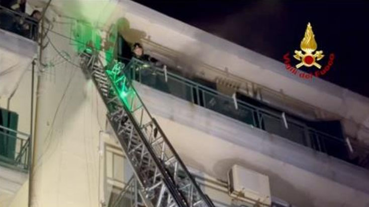 incendio casa palazzina