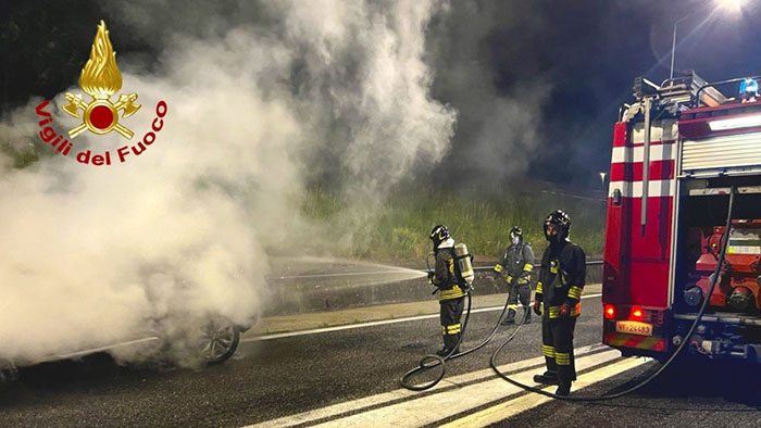 auto incendio A16