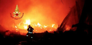 Vasto incendio nella stazione ferroviaria