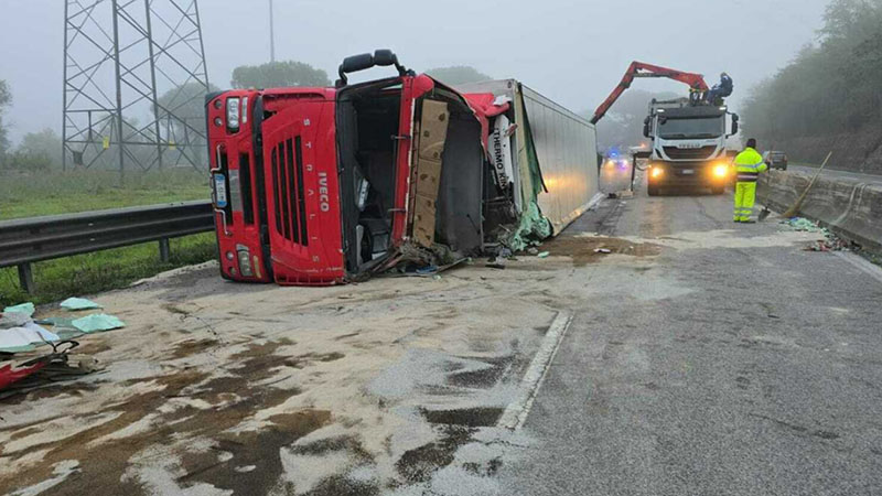 camion ribaltato