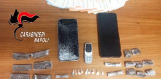Smantellato punto di spaccio dietro a un portone nei Paesi Vesuviani
