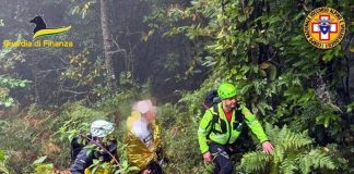 Cade in un burrone, muore escursionista
