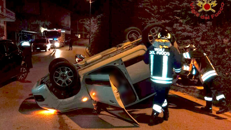 auto ribaltata