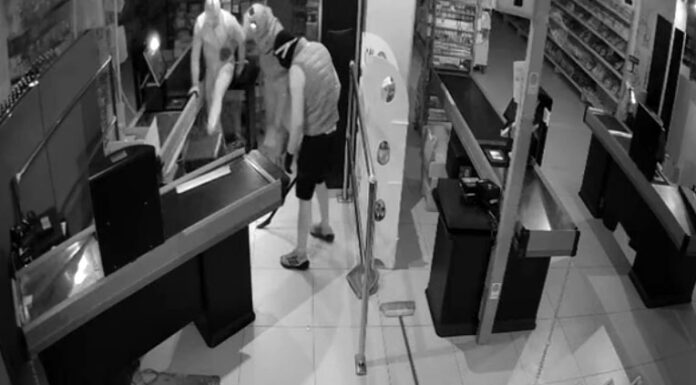 Assalto notturno al supermercato di Poggiomarino: il video diventa virale – GUARDA QUI