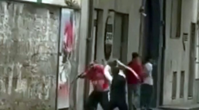 San Giuseppe Vesuviano, uomo prende ragazzi a bastonate – GUARDA IL VIDEO